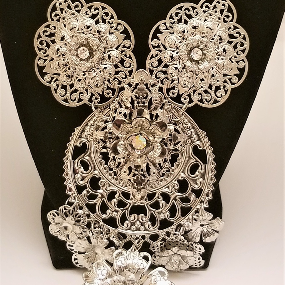 Flower mandala drop necklace